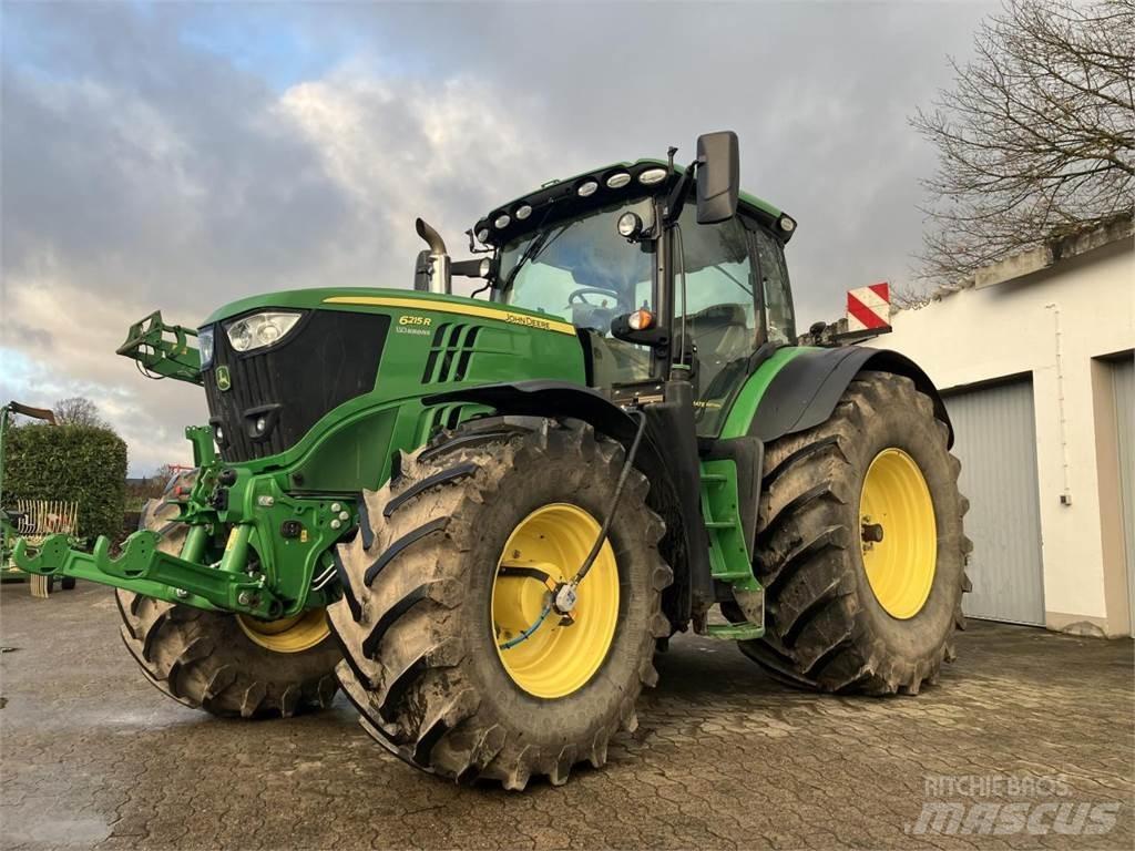 John Deere 6215R الجرارات