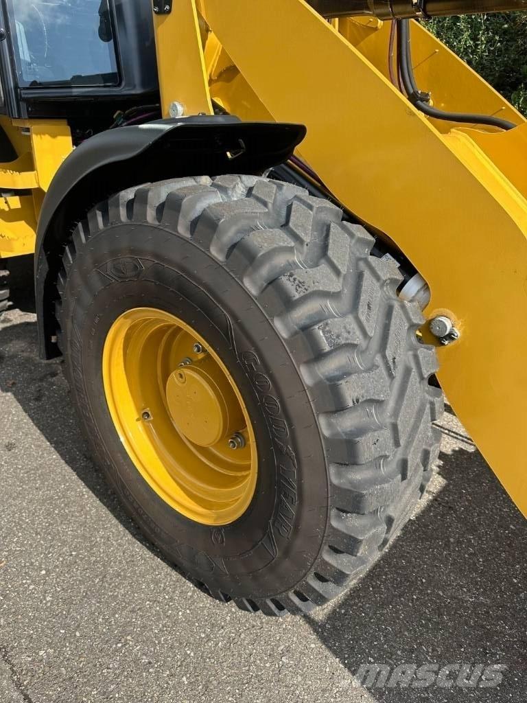 CAT 908 لوادر بعجل