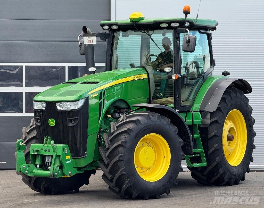 John Deere 8310 R الجرارات
