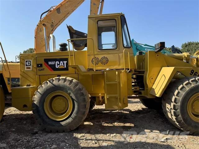 CAT 966 F لوادر بعجل
