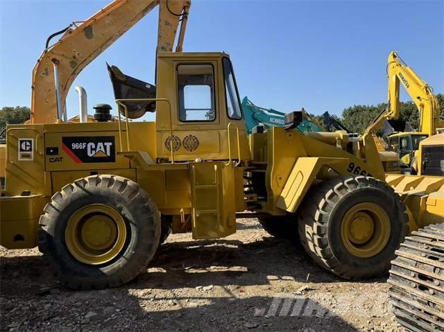 CAT 966 F لوادر بعجل