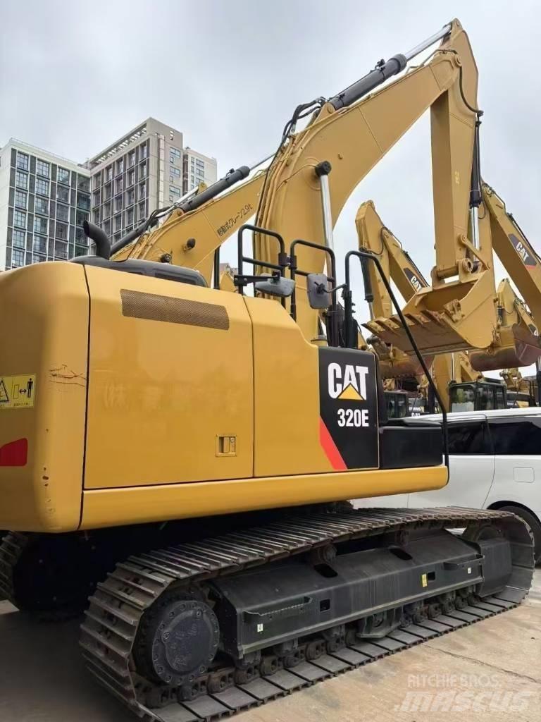 CAT 320 E حفارات زحافة