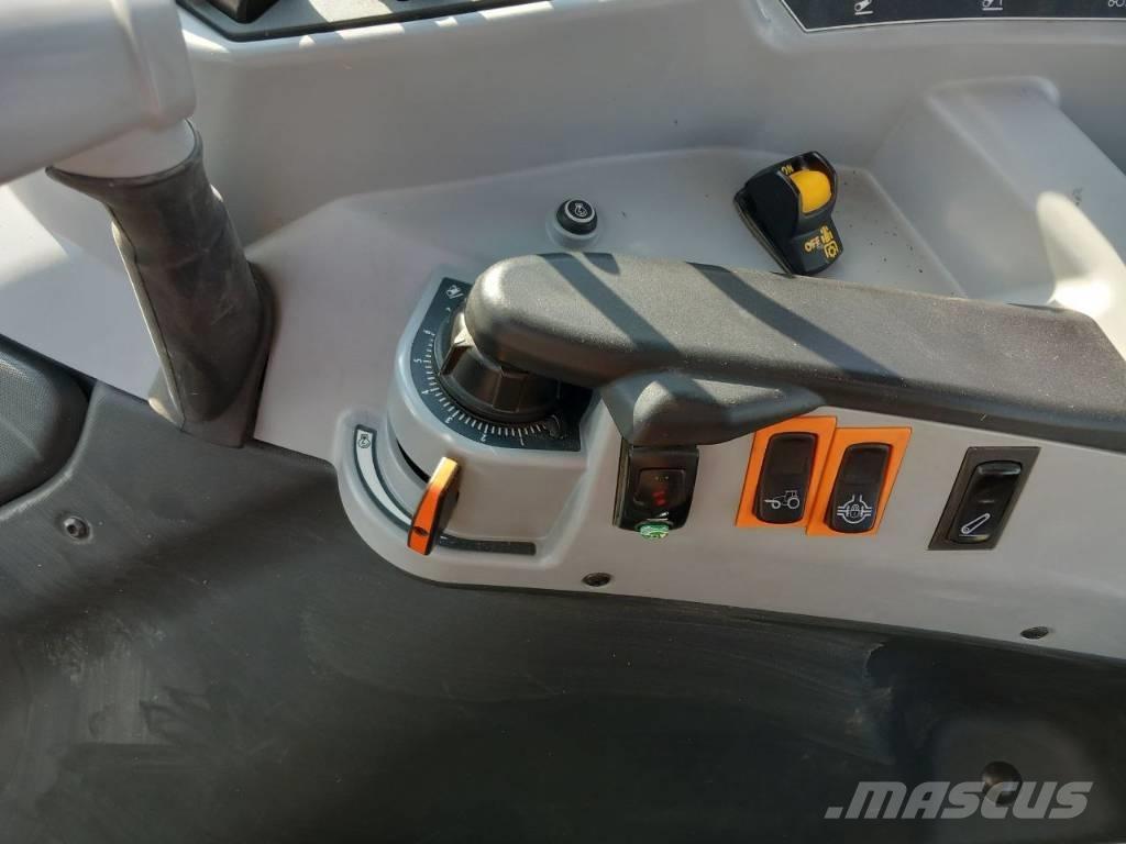 Valtra A 104 الجرارات