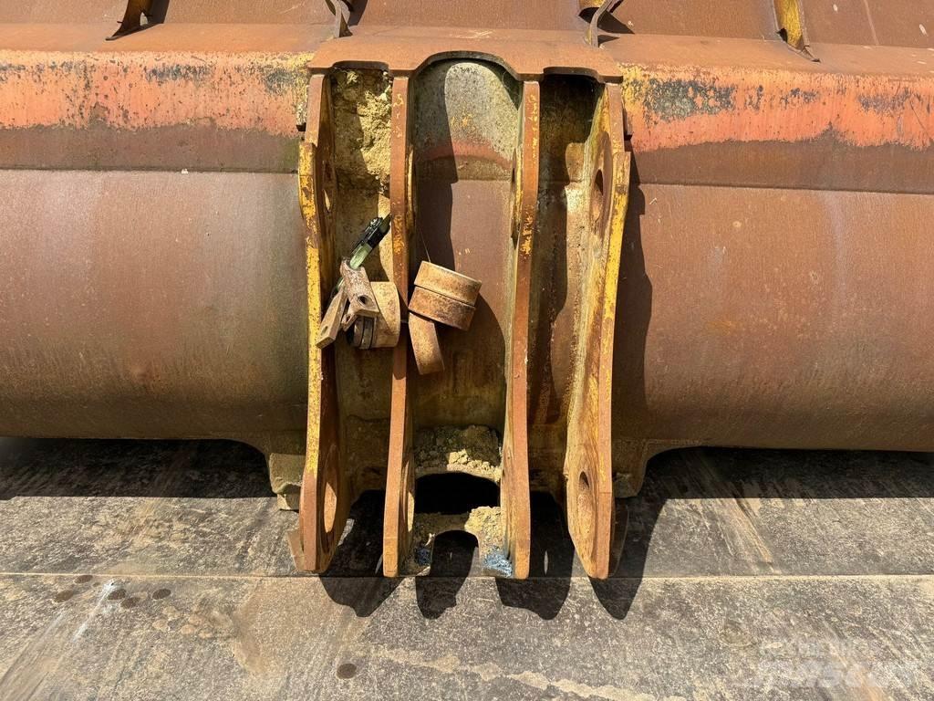 CAT Bucket 988H دلاء
