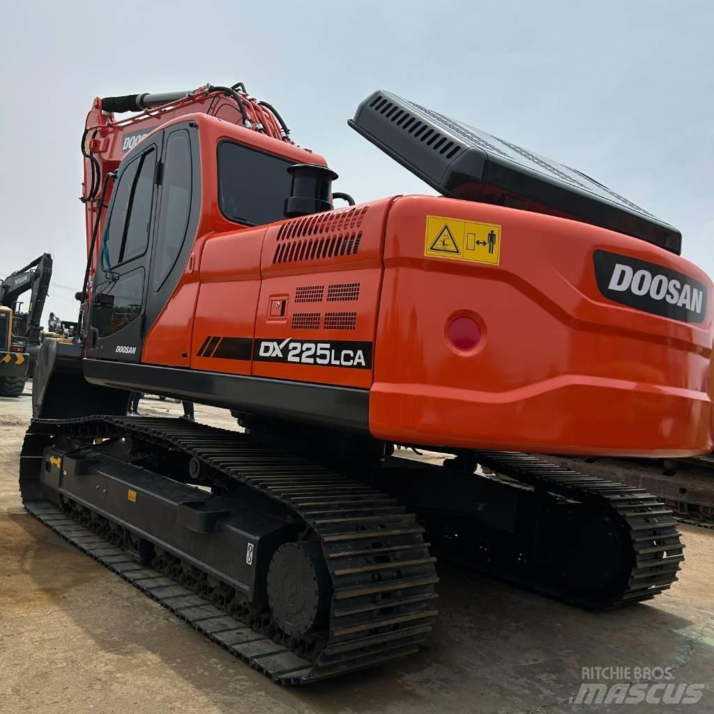 Doosan DX 225 LC حفارات زحافة