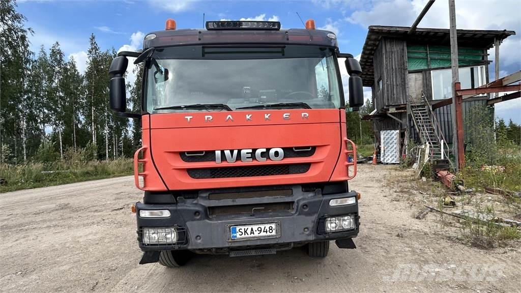 Iveco Trakker شاحنات مسطحة/مفصلية الجوانب