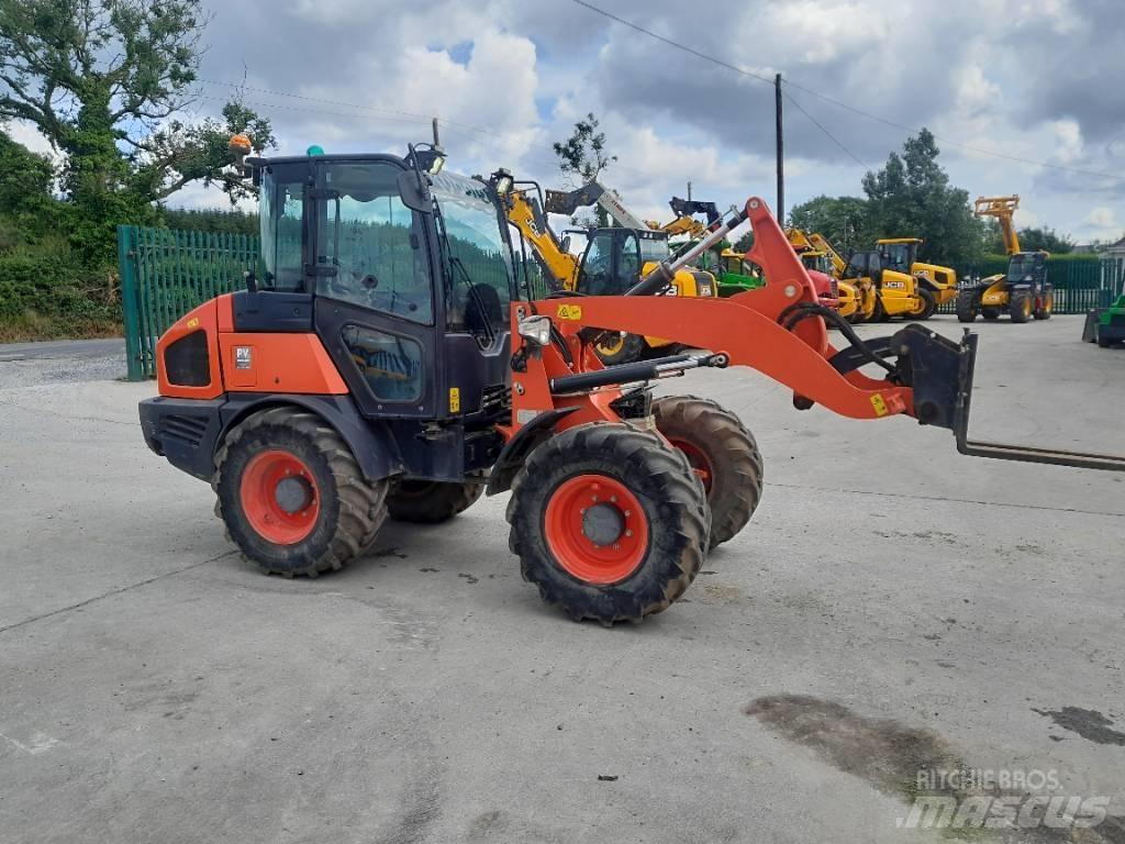 Kubota R 085 لوادر بعجل