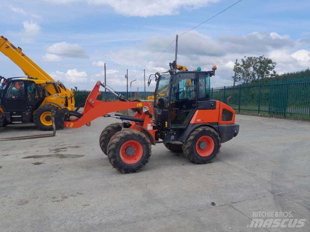 Kubota R 085 لوادر بعجل