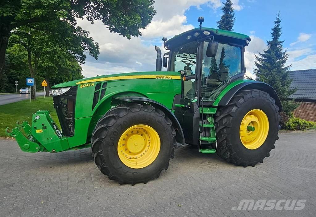 John Deere 8245 R الجرارات