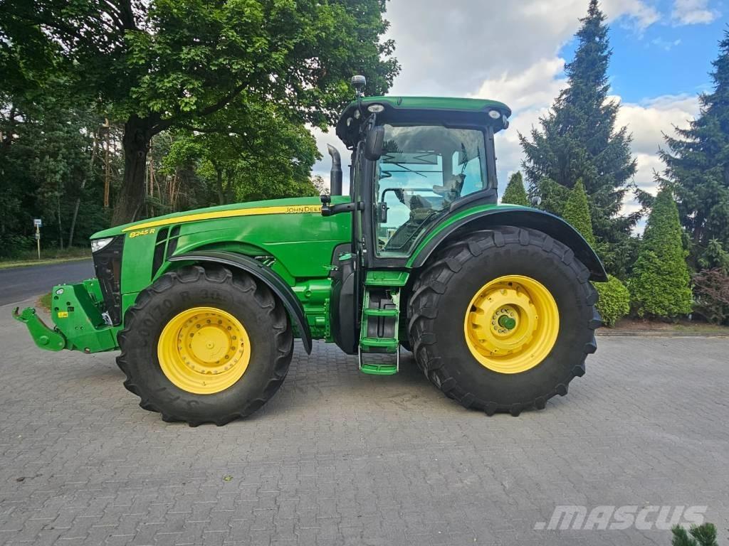 John Deere 8245 R الجرارات