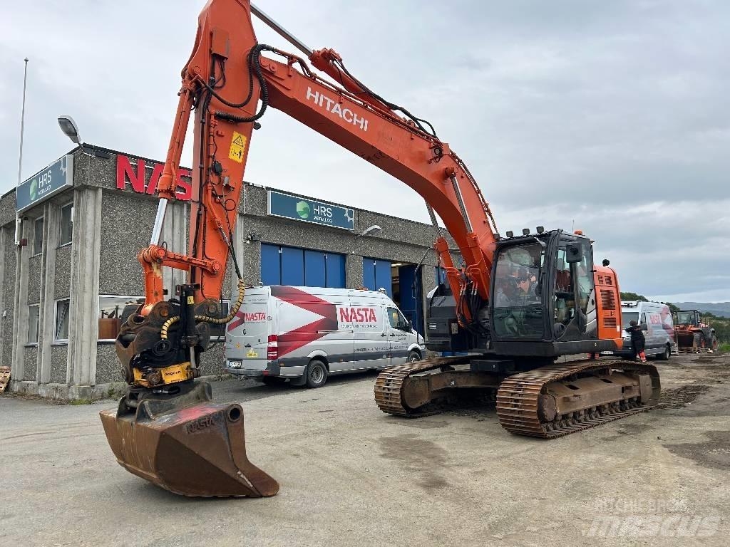 Hitachi ZX225USLC-5 حفارات زحافة