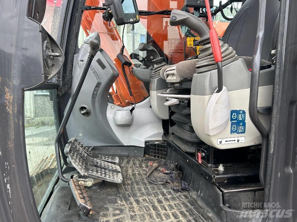 Hitachi ZX225USLC-5 حفارات زحافة