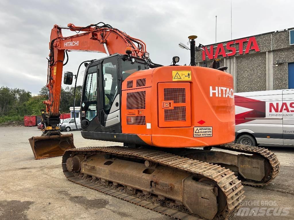 Hitachi ZX225USLC-5 حفارات زحافة