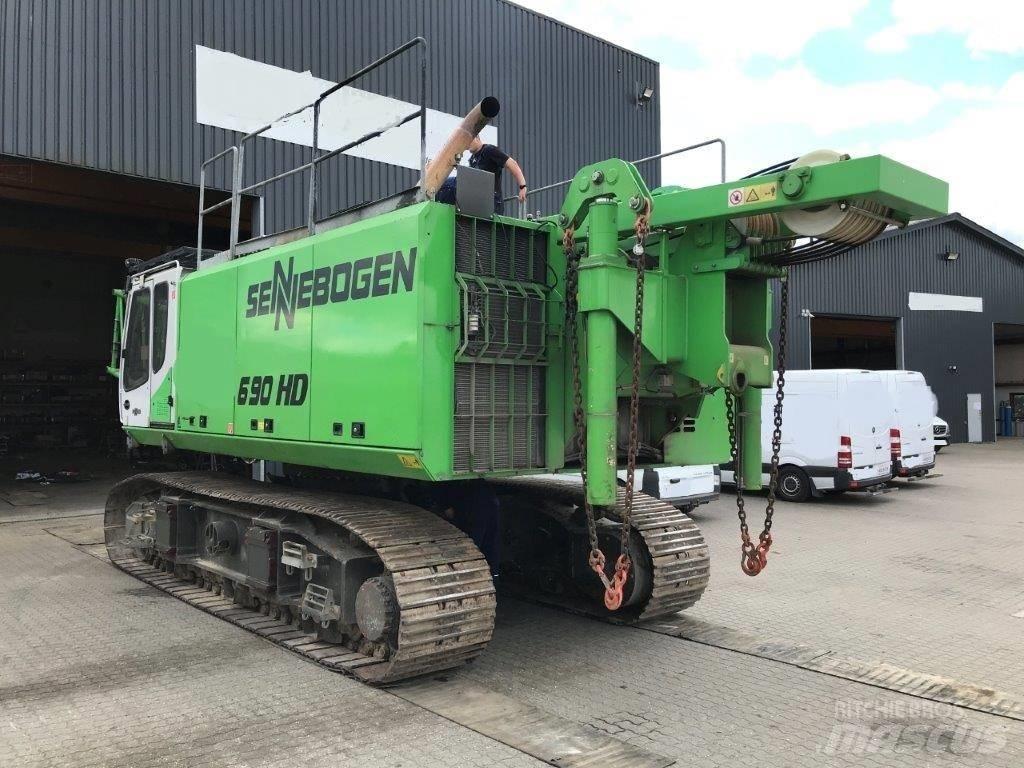 Sennebogen 690 رافعات مجنزرة