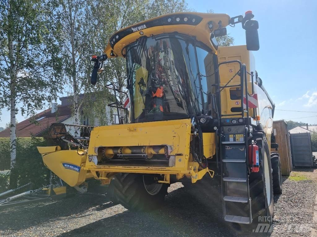 New Holland CX 8.70 حصادات