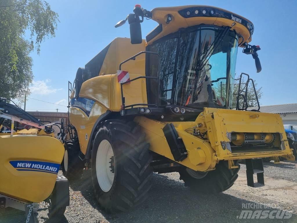 New Holland CX 8.70 حصادات