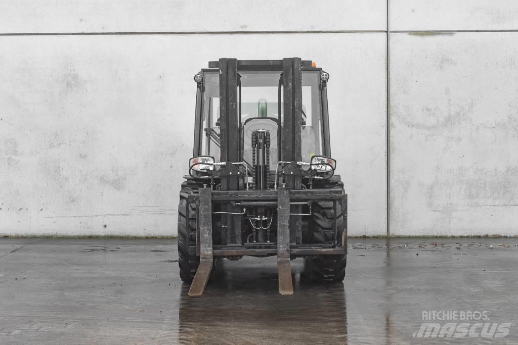 Manitou MC 30-4 D شاحنات الديزل
