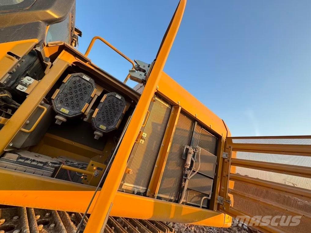 CAT 352 حفارات زحافة