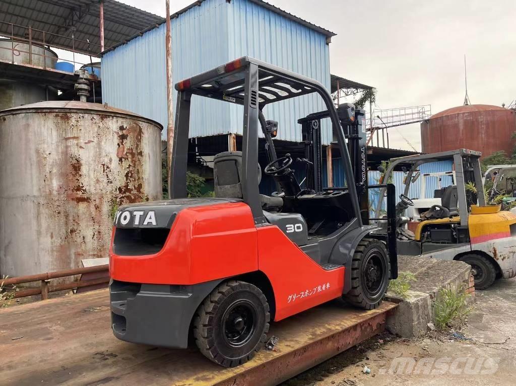 Toyota FD 30 شاحنات الديزل