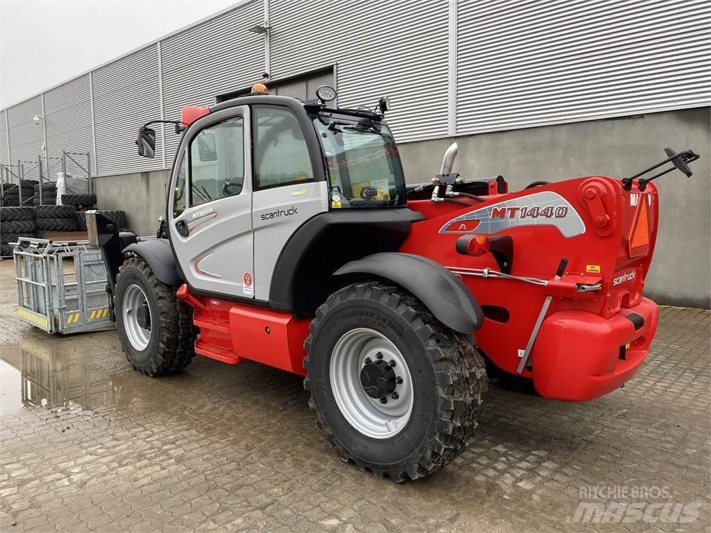 Manitou MT1440A مناولات متداخلة