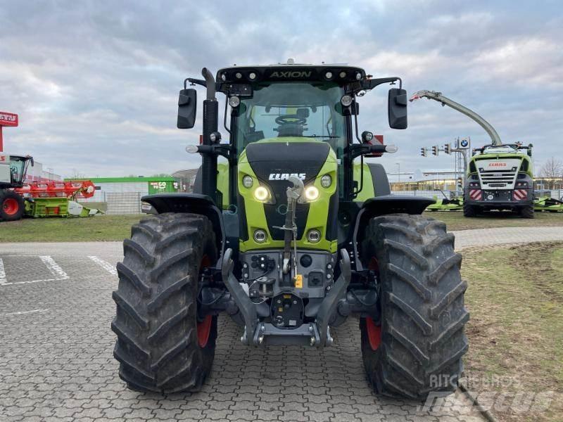 CLAAS AXION 870 الجرارات