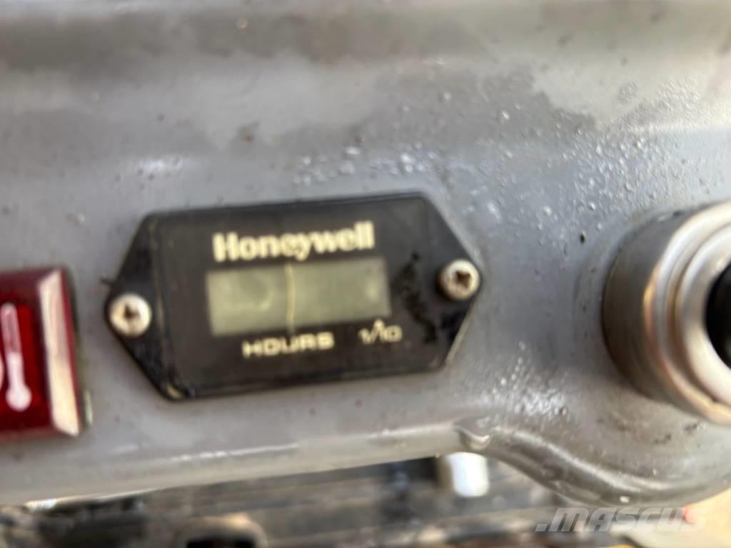 Takeuchi TB 210 R حفارات صغيرة أقل من 7 طن (حفارات صغيرة)