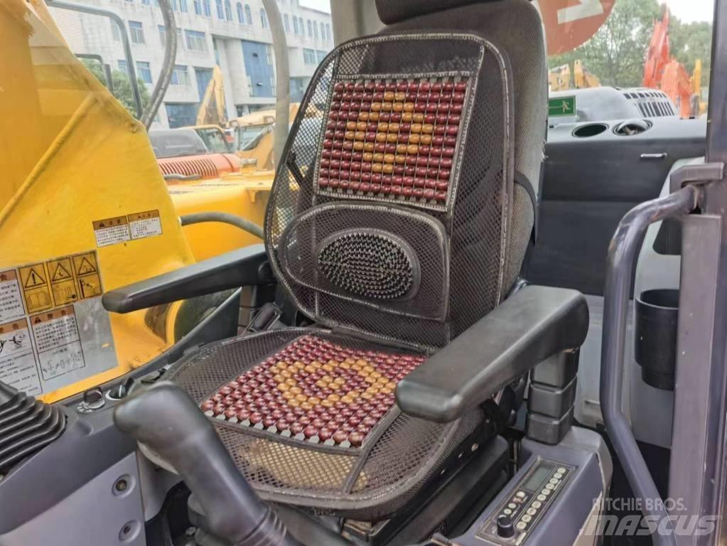 Komatsu PC 200-8 حفارات زحافة