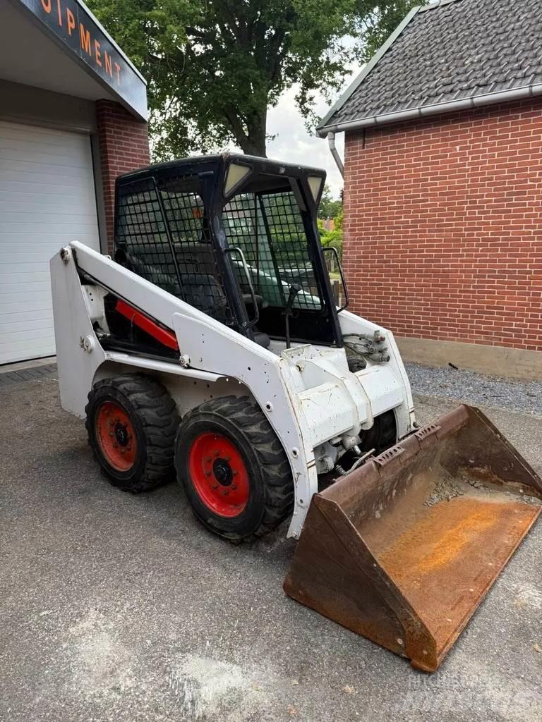 Bobcat S130 لوادر انزلاقية التوجيه