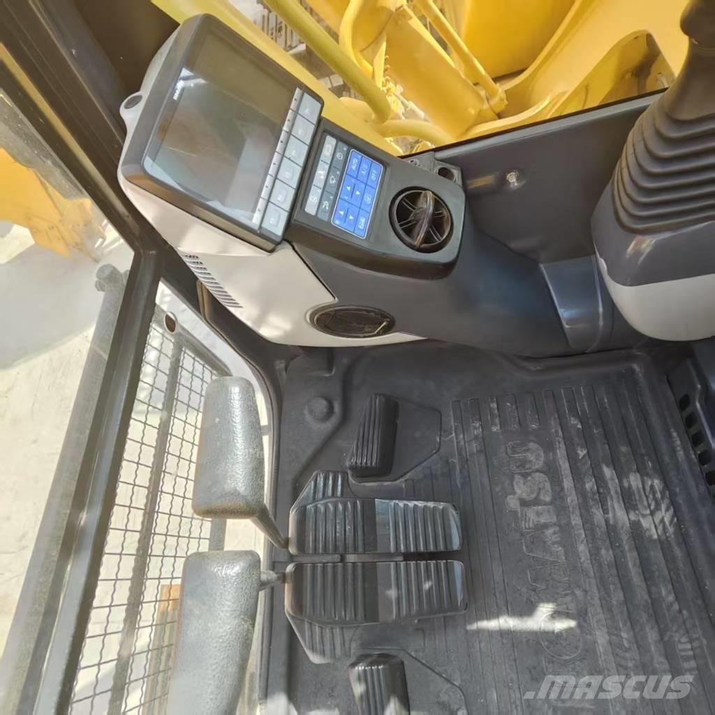 Komatsu PC 220-8 حفارات زحافة