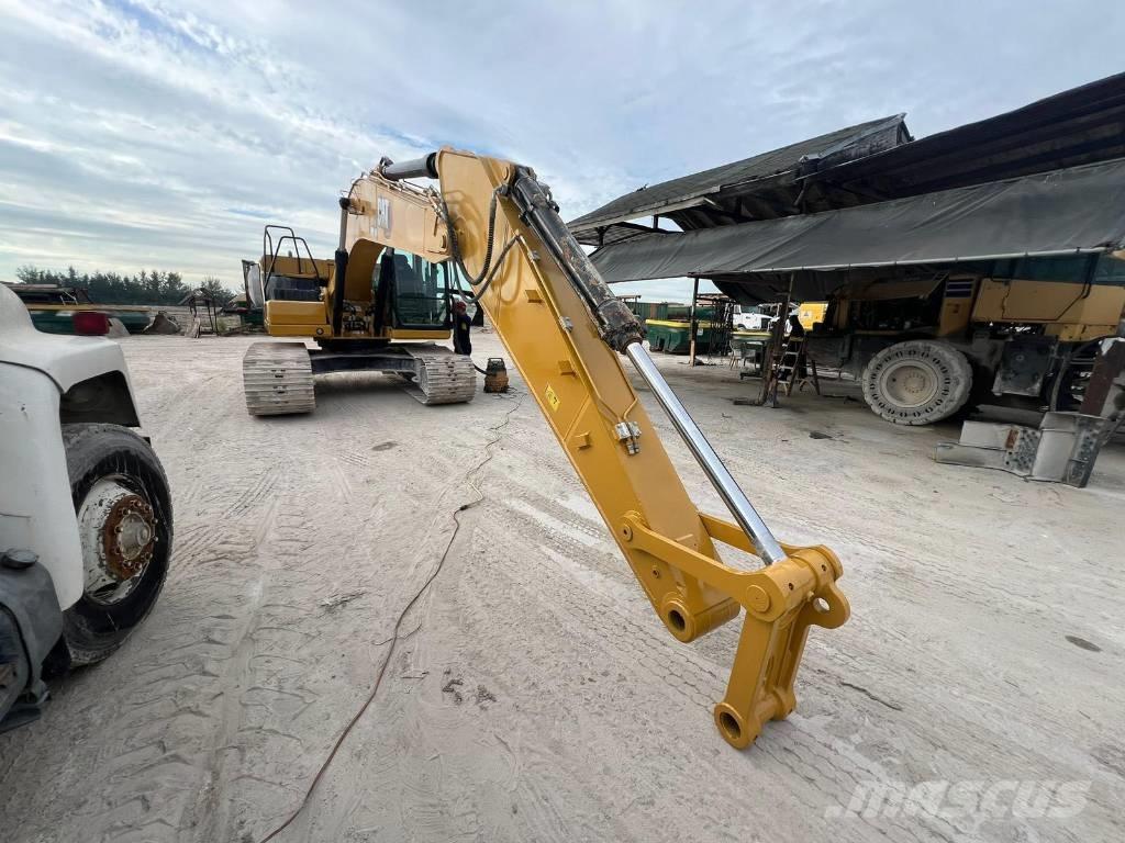 CAT 320 GC حفارات زحافة