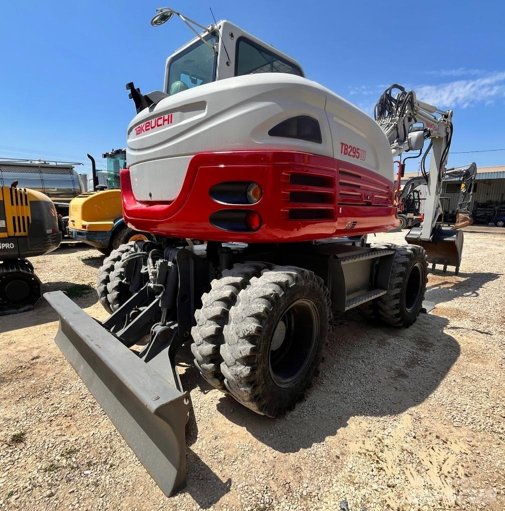 Takeuchi TB 295 W حفارات بعجل