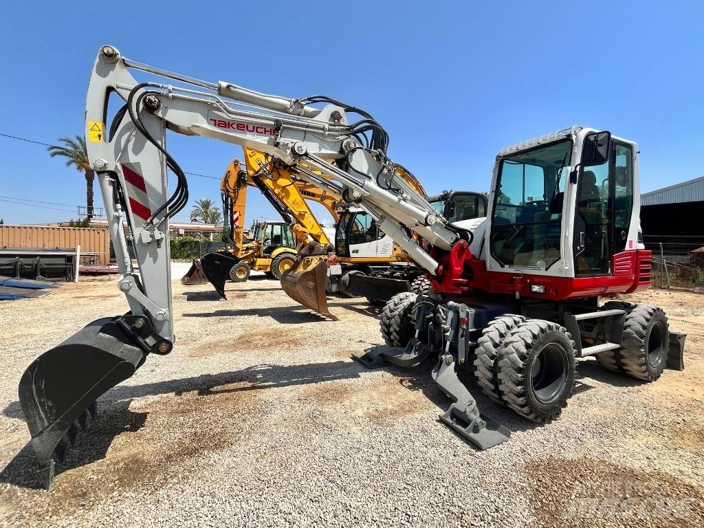 Takeuchi TB 295 W حفارات بعجل
