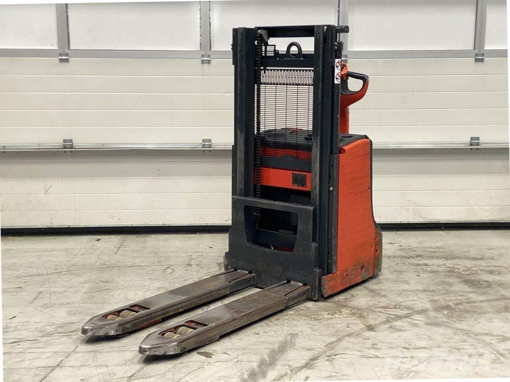Linde D08 معدات التكديس الجوالة