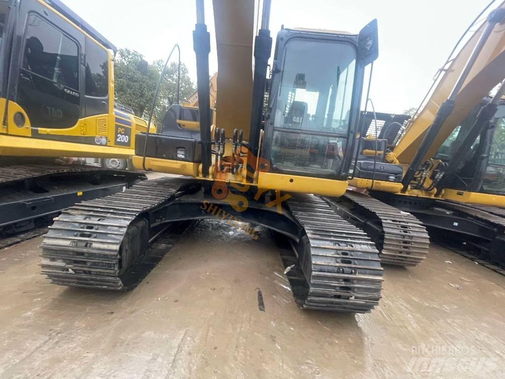 CAT 320 D2 حفارات زحافة