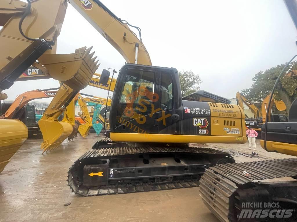 CAT 320 D2 حفارات زحافة