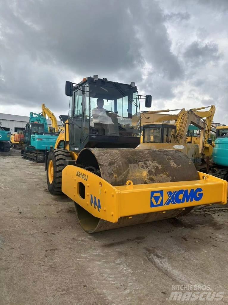 XCMG XS 143 J مداحل أحادية الأسطوانة