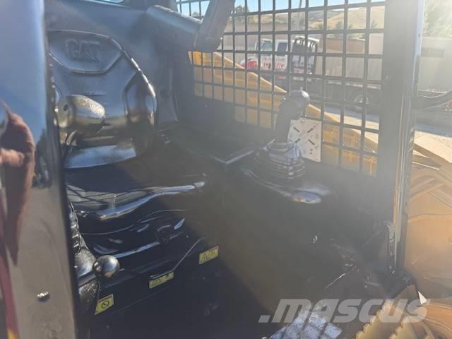 CAT 248 B لوادر انزلاقية التوجيه