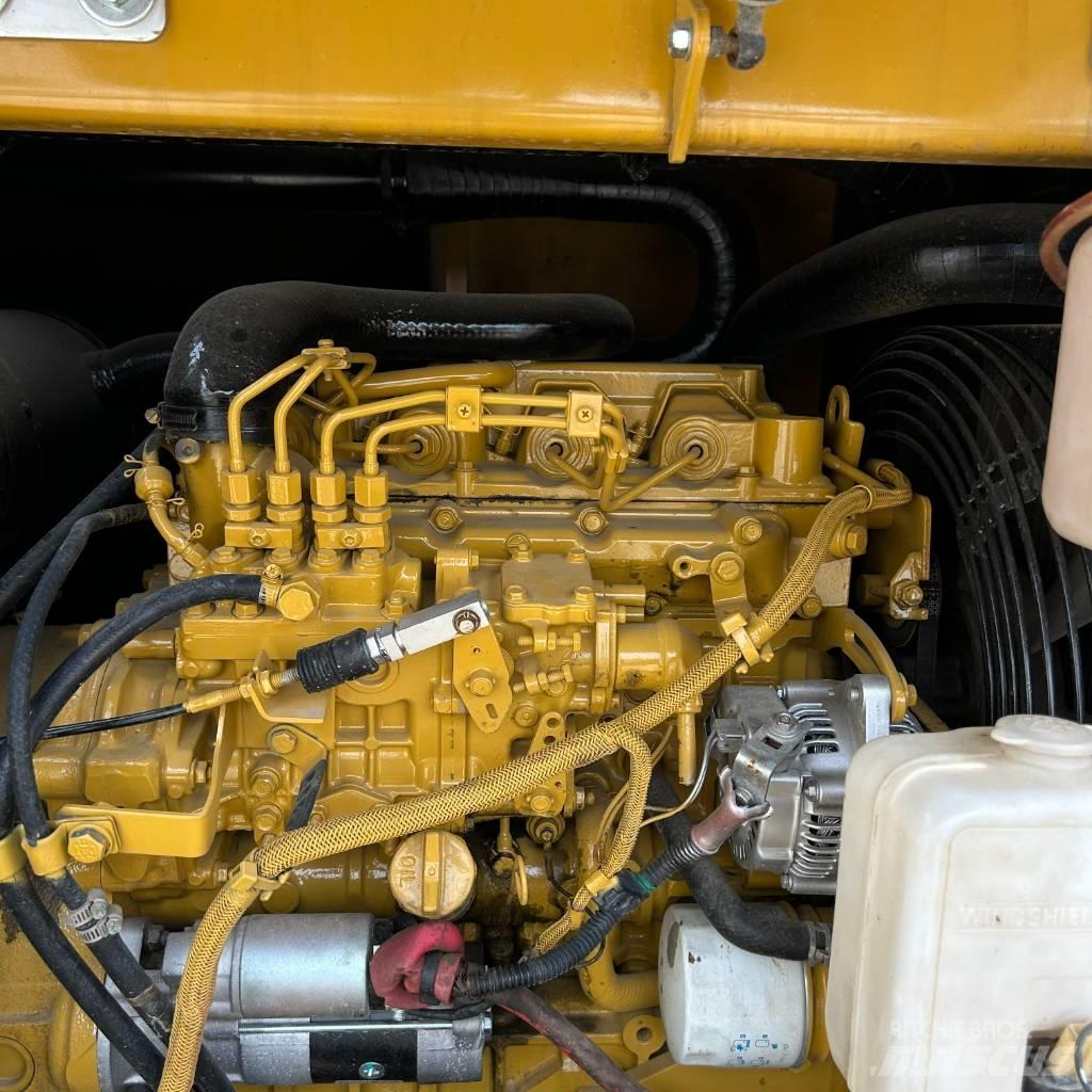 CAT 307E حفارات زحافة
