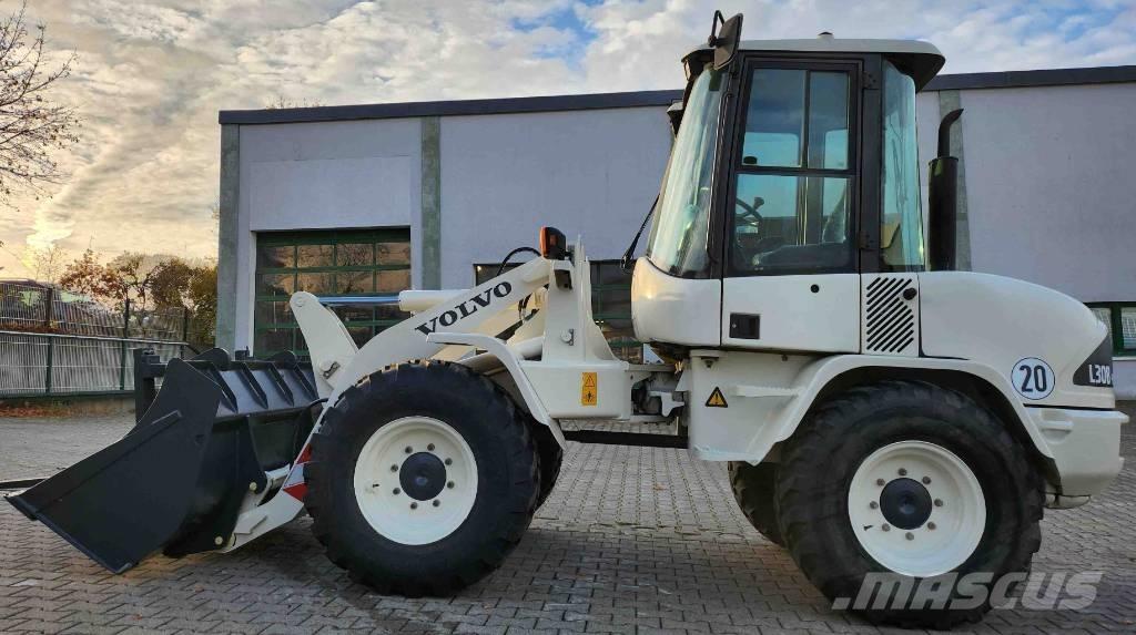 Volvo L 30 B لوادر بعجل