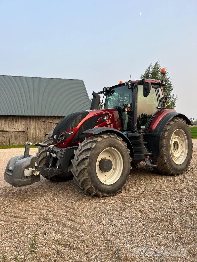 Valtra T 254 V الجرارات