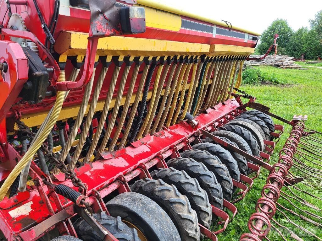 Väderstad Rapid400C مثاقيب