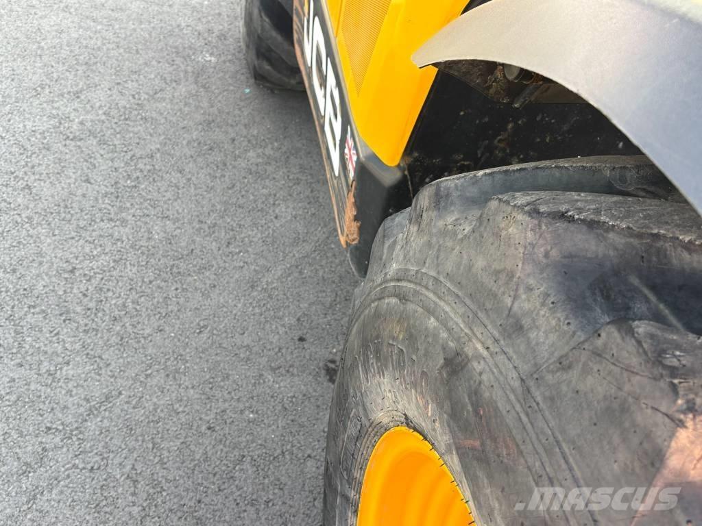 JCB 535-95 مناولات متداخلة
