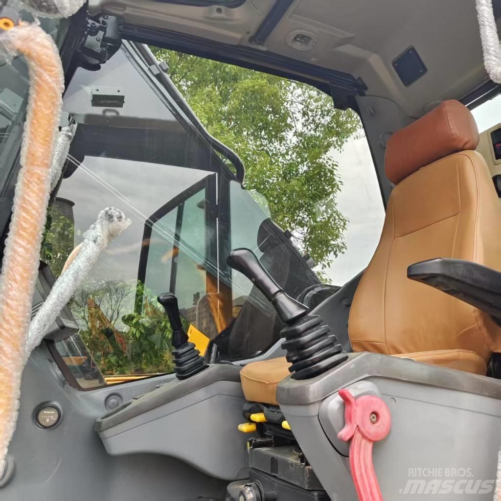 Volvo EC 380 D L حفارات زحافة