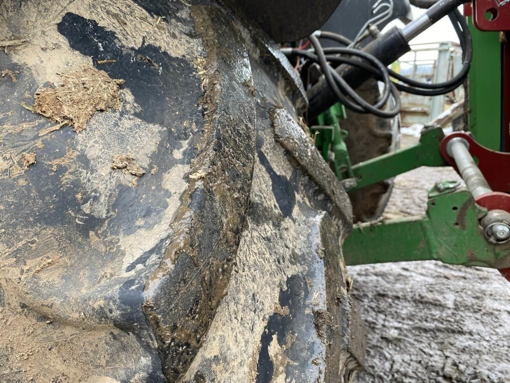 John Deere 6110M الجرارات