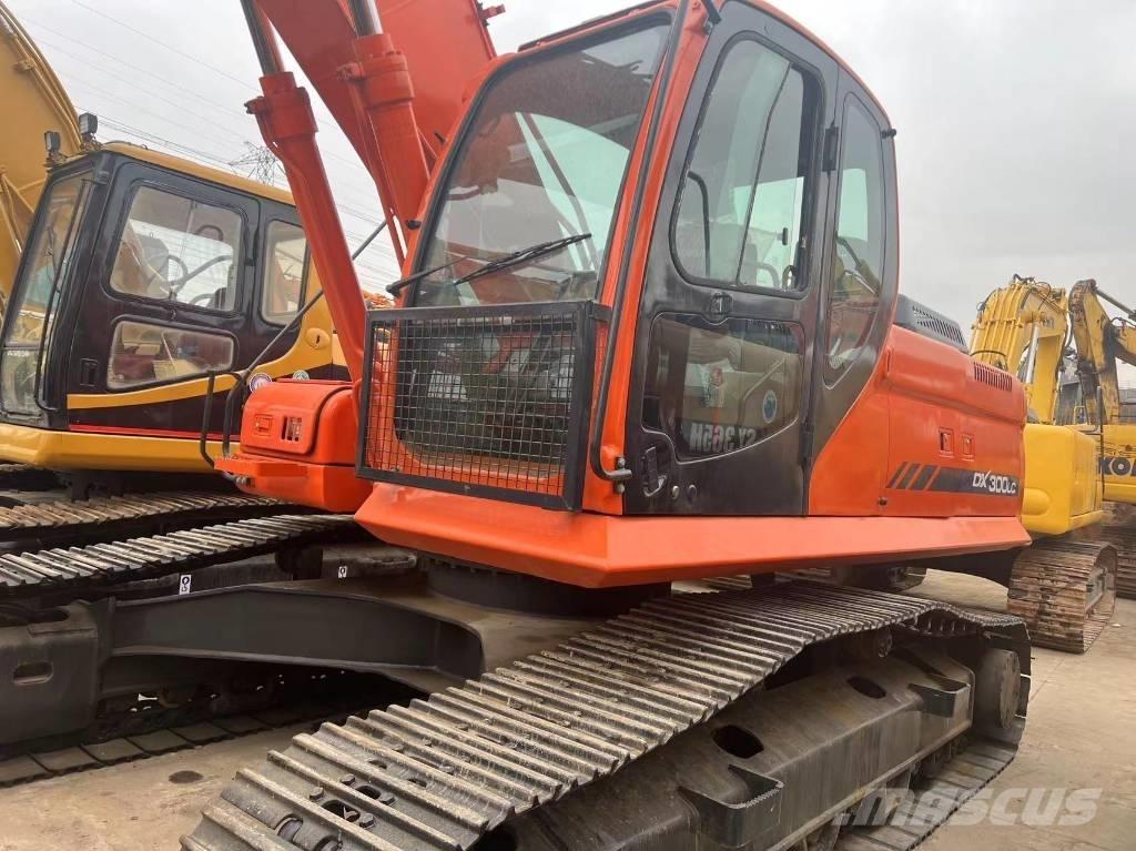  DOOOSAN DX300 حفارات زحافة
