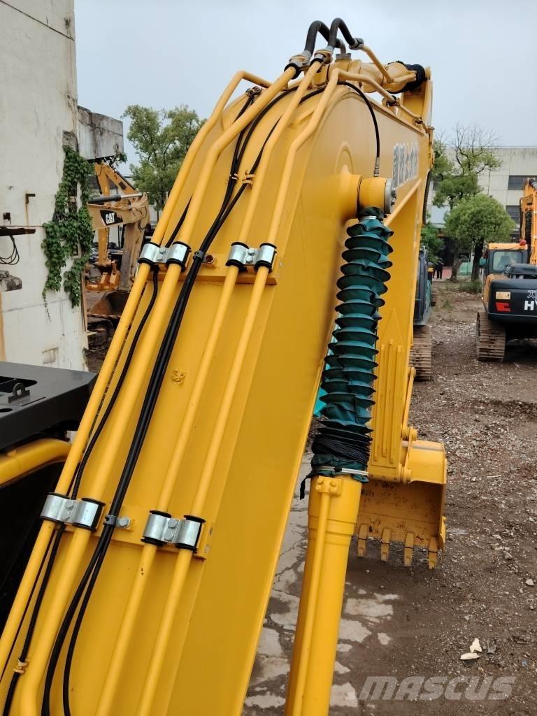 Komatsu PC 200-8 حفارات زحافة