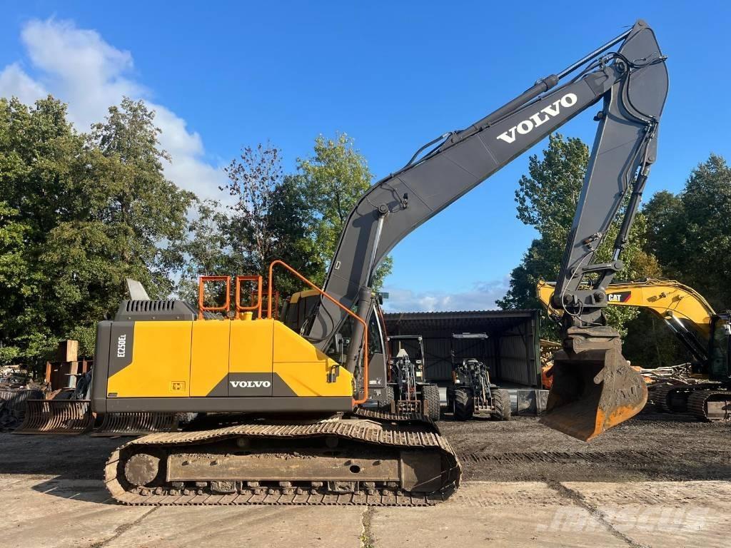 Volvo EC 250 EL حفارات زحافة