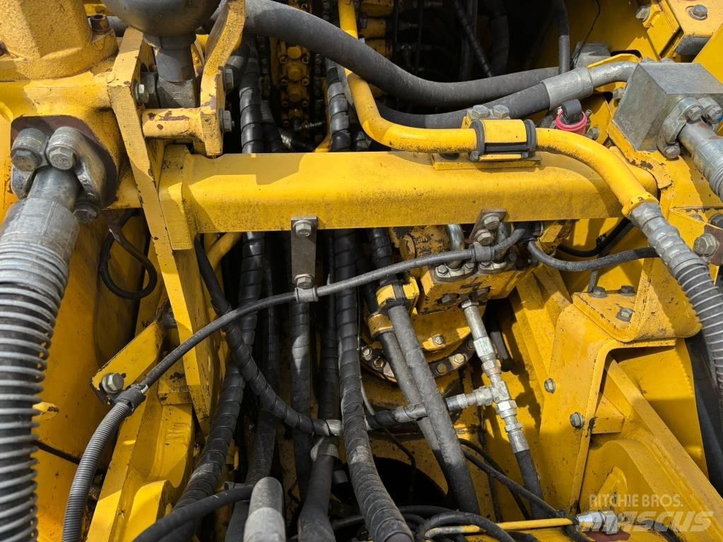 Komatsu PC 290 NLC-8 حفارات زحافة