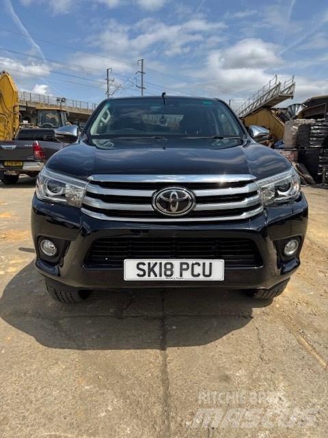 Toyota Hilux شاحنات خفيفة/مفصلية الجوانب