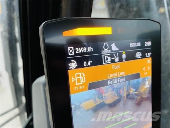 CAT 320 حفارات زحافة